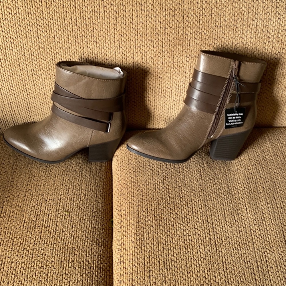 ANA ankle boots. Size 6 1/5W. New in box. Brown.